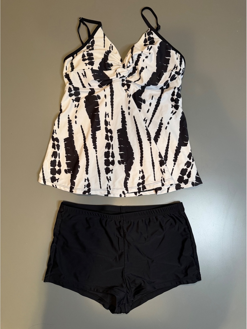 Women's Black and White Printed Tankini Swimsuit Set, Size L